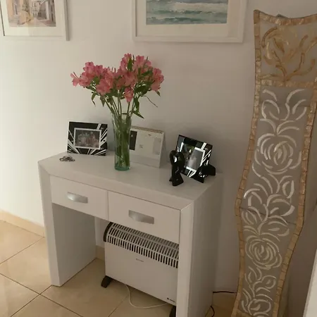 Remarkable 3-bed In Must See! Apartment *