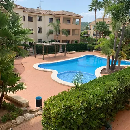 Remarkable 3-bed In Must See!